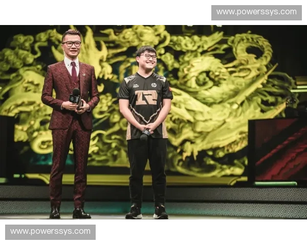 《LOL解说任栋深度解析：从主播到赛事评论员的成长与突破》